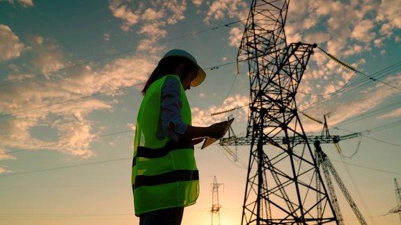 Nedēļas beigās notiks Baltijas elektrotīklu sinhronizācija ar Eiropu. Vai to izjutīs elektrības lietotāji, un vai tai īpaši jāgatavojas