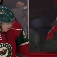 Video: NHL hokejists ļoti iepriecina mazu līdzjutēju