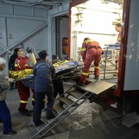 Rumānijas naktskluba ugunsgrēka upuru skaits pieaug; sāk izmeklēt īpašnieku atbildību