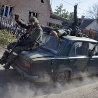 Kaujinieki Ukrainas austrumos nogalinājuši poli