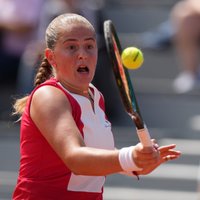 Ostapenko ar Kičenoku pārliecinoši iesoļo "US Open" dubultspēļu finālā