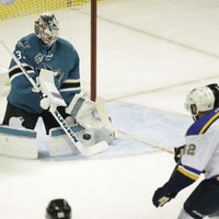 'Sharks' NHL Rietumu konferences finālā vēlreiz 'sausā' pārspēj 'Blues'
