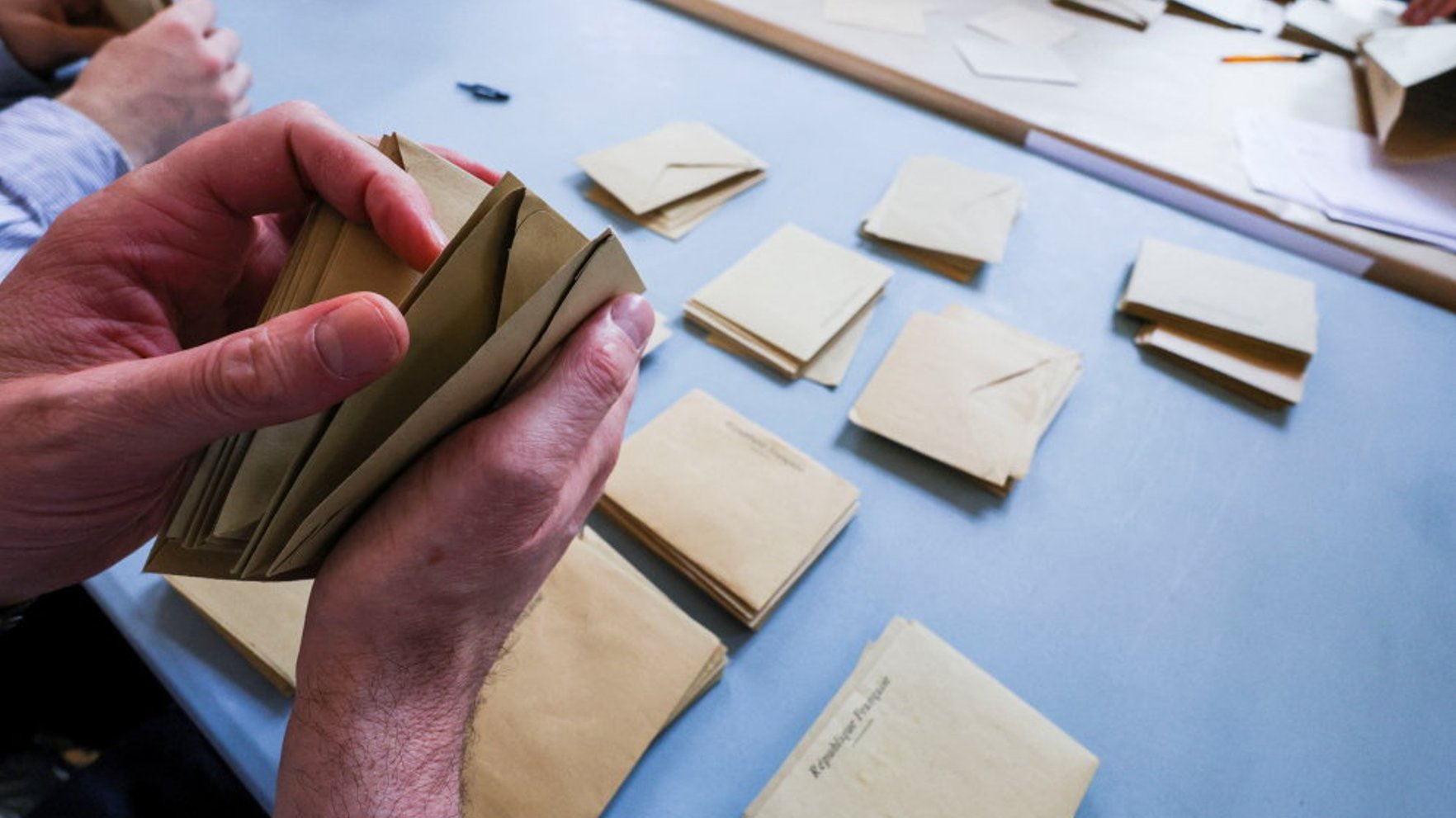 Policists piestrādājis par uzņēmēju un darbiniekiem ilgstoši maksājis 