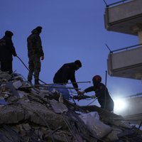 Par marodierismu zemestrīču zonā Turcijā izdoti 97 aresta orderi