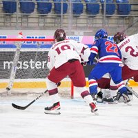 Latvijas U-18 hokejisti ASV ofensīvu iztur tikai vienu trešdaļu