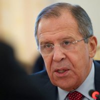 Lavrovs noliedz, ka Tramps ar viņu būtu runājis par Komija atlaišanu