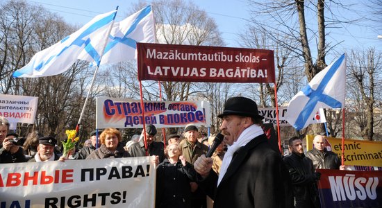 Возле Сейма прошел митинг за образование на родном языке и свободу слова