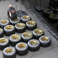 Eklstouns apmaksājis 'Lotus' F-1 komandas parādus