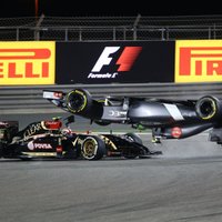 Foto: Gutjeresa salto, tuksneša nakts un 'Mercedes' dubultuzvara Bahreinā