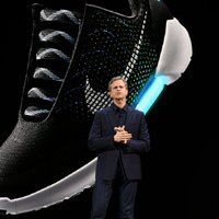 Nike представила новые кроссовки, которые зашнуровываются через приложение на смартфоне
