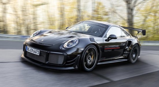 700 ZS jaudīgs 'Porsche' uzstādījis jaunu rekordu Nirburgringā