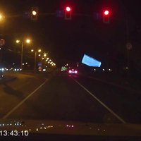 Video: Imantā autovadītājs rupji pārkāpj noteikumus