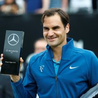 Federers pirms kļūšanas par pasaules pirmo raketi uzvar Štutgartes ATP turnīrā