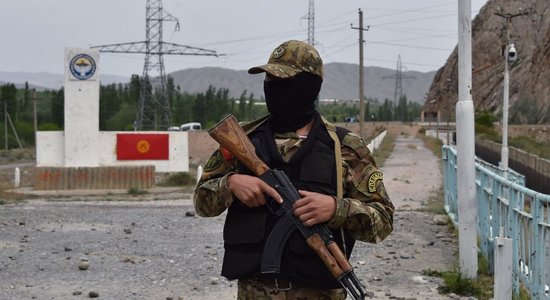 Кыргызстан эвакуирует жителей пограничных с Таджикистаном сел. На границе идет перестрелка