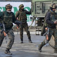 Kašmirā apšaudē gājuši bojā četri karavīri