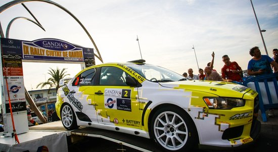 Latvijas rallists Mārcis Ķenavs Spānijā izcīna pirmo 'asfalta uzvaru' savā karjerā