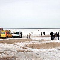 VUGD priekšnieks sola risināt neapdomīgo cilvēku kāpšanu uz ledus