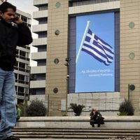 Atēnas un aizdevēji beidzot vienojas par papildu tēriņu cirpšanu Grieķijā