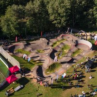 Foto: Gandrīz 200 entuziastu piedalās 'UCI Pump Track World Championships' Latvijas atlasē