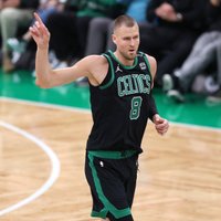 Porziņģa dalība mačā zem jautājuma zīmes; "Celtics" detaļas neatklāj