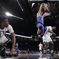 Porziņģa 18 punkti neglābj 'Knicks' no zaudējuma