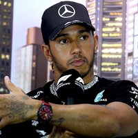 Hamiltons šokēts par F-1 sezonas sākuma neatlikšanu