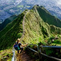 Kāpnes uz debesīm – aizliegtais, bet vilinošais tūrisma objekts Havaju salās