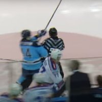 Video: KHL spēlē tiesnesis nejauši pielieto spēka paņēmienu