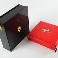 Foto: 'Ferrari' grāmata par 150 tūkstošiem eiro