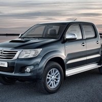 Из канала вытащили Toyota Hilux: полиция ведет поиски водителя