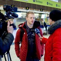 ФОТО: Первый латвийский спортсмен улетел на Олимпиаду в Южную Корею