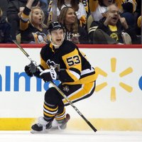 Medijs: Pitsburgas 'Penguins' piedāvājusi Bļugeram kvalifikācijas līgumu