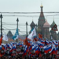 Desmitiem tūkstošu cilvēku Krievijā izgājuši ielās, pieminot Borisu Ņemcovu