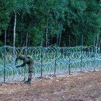 Polija nosūta 1000 karavīru un 200 tehnikas vienību uz robežu ar Baltkrieviju