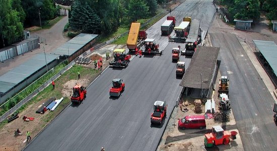 Pēc 50 gadu pārtraukuma Biķernieku trase tiek pie jauna asfalta