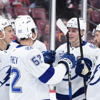 Girgensona aktīvais sniegums neglābj "Lightning" no pirmā zaudējuma NHL sezonā