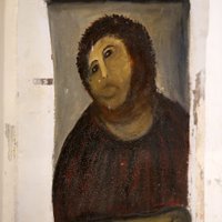 Izstādi atklās pensionāre, kas Jēzus fresku pārvērta 'spalvainā pērtiķī'
