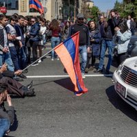 Armēņi protestē pret Sargsjana palikšanu pie varas