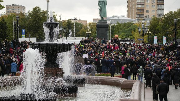 Maskavā simtiem cilvēku protestē pret vēlēšanu rezultātu falsifikāciju - 4