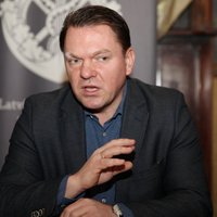 Pārtrauc darba attiecības ar 'Latvijas dzelzceļa' vadītājiem Bērziņu un Strakšas