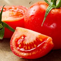 Россияне не пропустили 19 тонн турецких томатов, доставленных через Латвию