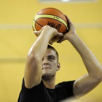 Bez maiņām spēlējušais Freimanis gūst 23 punktus FIBA Čempionu līgas mačā