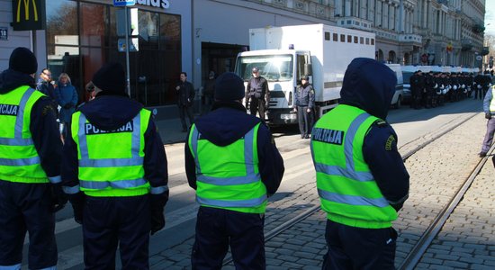 Бастовать полицейским Латвии нельзя, но возможны "яркие" акции протеста