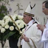 Francisks Svētā Pētera laukumā vadīs pirmo Lieldienu dievkalpojumu