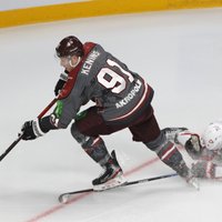 Latvijas hokejisti pirmajā pārbaudes spēlē pret Šveici vārtus negūst