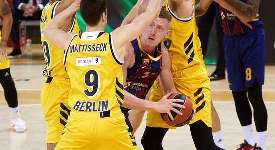 Šmita pieci punkti palīdz 'Barcelona' nodrošināt mājas priekšrocības 'play-off'