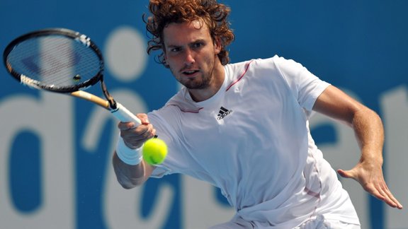 Gulbis nespēj pārvarēt pirmo kārtu turnīrā Marseļā