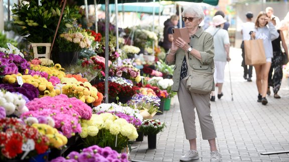 sieviete, rudens, septembris, laika ziņas, pilsēta