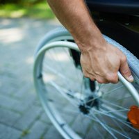 Pērn invaliditāte bijusi noteikta 9,3% Latvijas iedzīvotāju