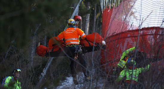 Kalnu slēpotājs no Francijas pēc smaga kritiena treniņā nonācis intensīvajā terapijā